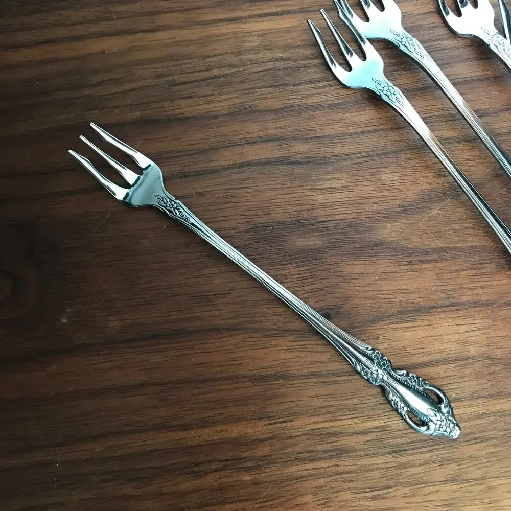 Oneida Distinction Deluxe Raphael Stainless 6” Cocktail /Olive Forks Set of 5